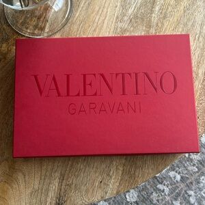 COPY - VALENTINO GARAVANI
Rockstud V-Flap Pouch Clutch Bag
